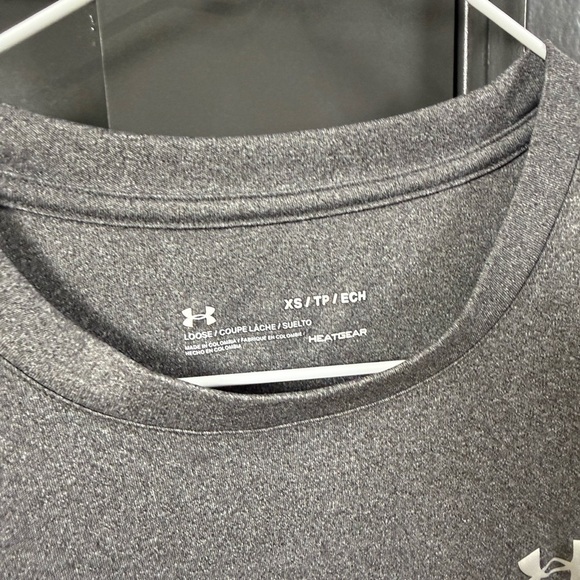 Under Armour Women's Heather Gray Short Sleeve Loose Heatgear Tee XS - Picture 2 of 5